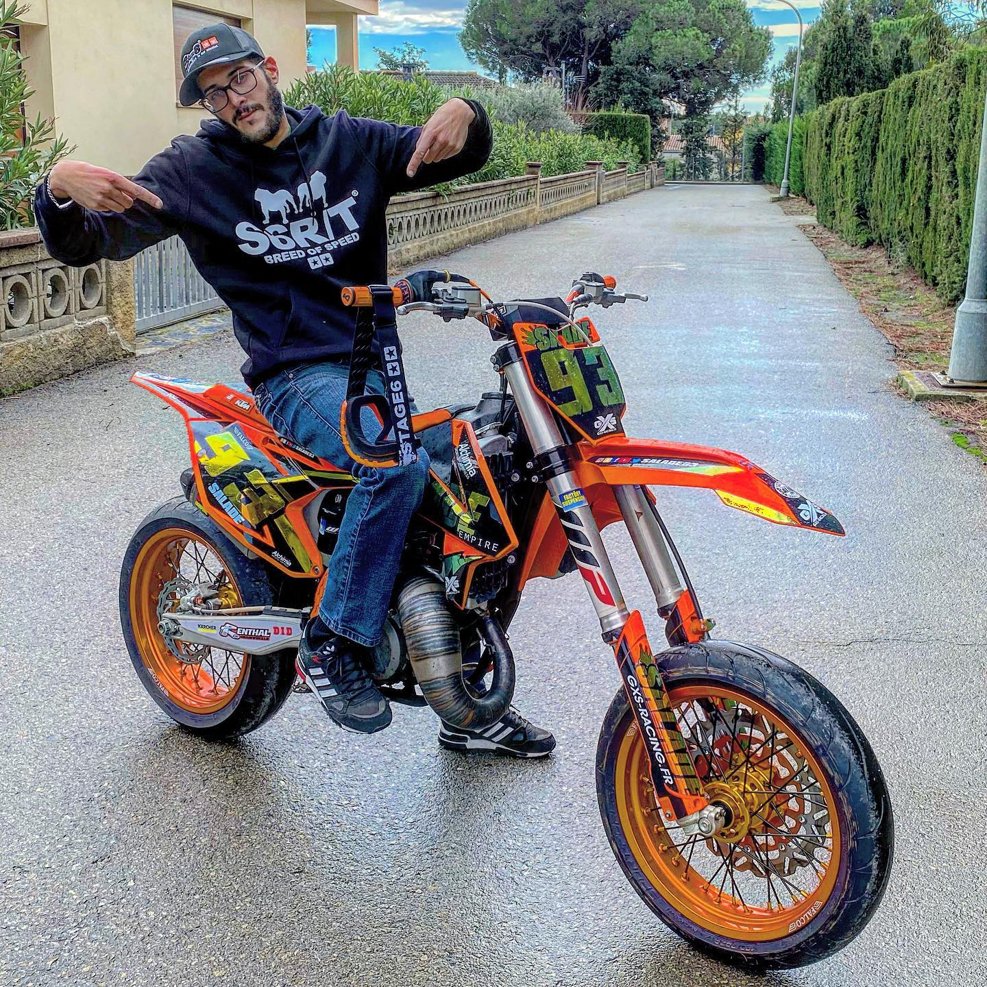 En piste · Créateur contenu moto