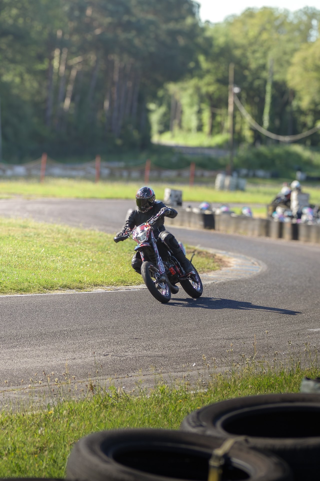 En action · Piste
